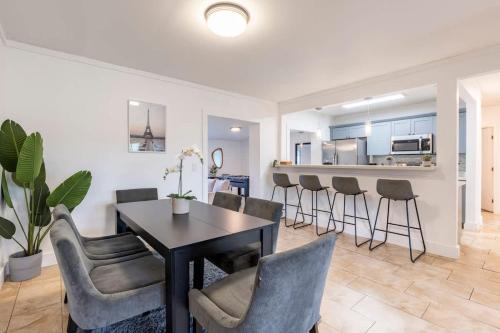 Cozy Miami Home Pet-friendly & with Free Parking near อุทยานเขตร้อน