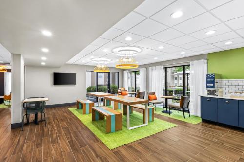 Country Inn & Suites by Radisson Alpharetta GA - image 22