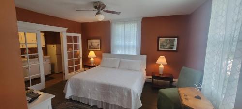 Captain Hugo's Guesthouse STR26-36 in Rockland (ME)