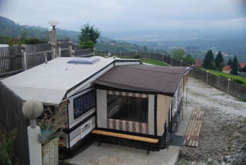 Weinberg-Panorama-Mietwohnwagen in Höch, Österreich