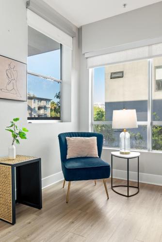 Spacious Loft- Hollywood Free Pool, Parking, Gym