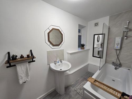 House 3 min from Anfield Stadium, Liverpool (photo 2)