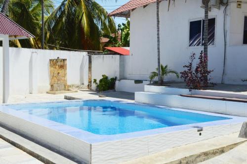 Vuai Bungalows & Restaurant – Kiwengwa Beach