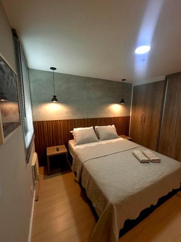 Flat completo no Edifício Prime - Centro de Itaboraí - com vista para praça central da cidade