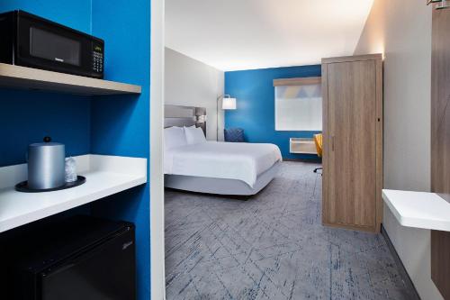 Holiday Inn Express Hotel & Suites Wauseon an IHG Hotel - image 11