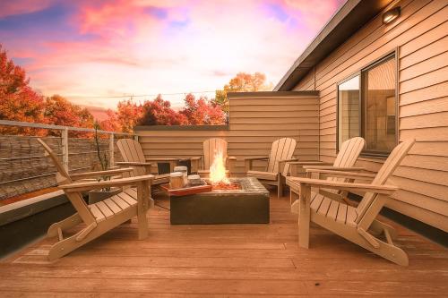 Walk To Broncos Stadium Hot Tub & Rooftop in West Colfax