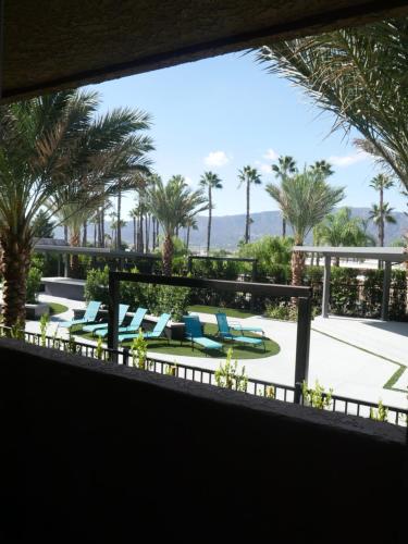 Econo Lodge Lake Elsinore Casino - image 5