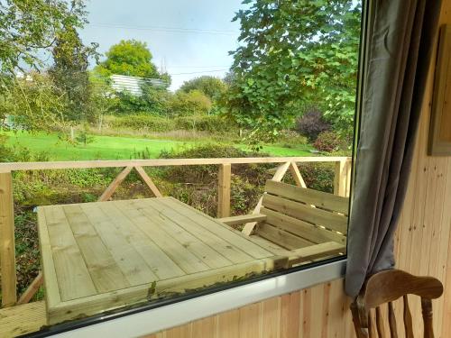 St Mullins Glamping River Hut in Graignamanagh