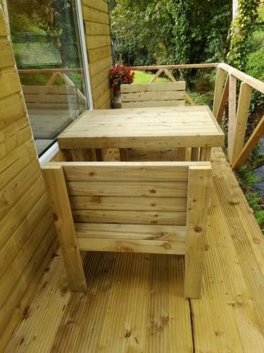 St Mullins Glamping River Hut in Graignamanagh
