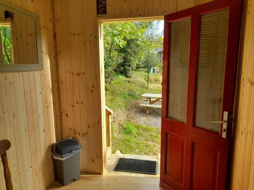 St Mullins Glamping River Hut in Graignamanagh
