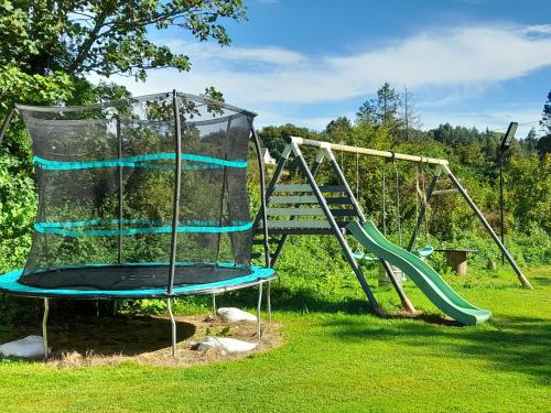 St Mullins Glamping River Hut in Graignamanagh