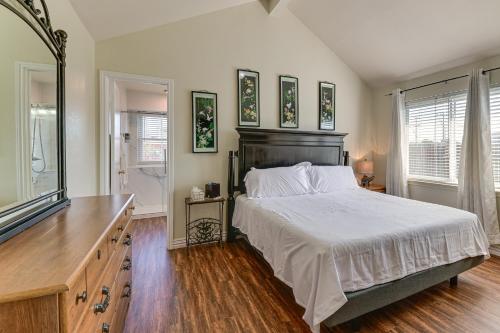 Pet-Friendly Family Home 3 Mi to Lake Lewisville in ลูอิสวิลล์ (TX)