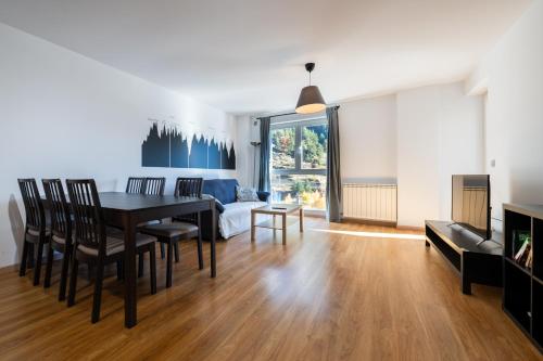Apartamento moderno El Bosque en Arinsal (Barthe Holidays I Apartamento moderno en Arinsal 4PAX a pie de pistas, balcon con vistas y parking I) in Arinsal