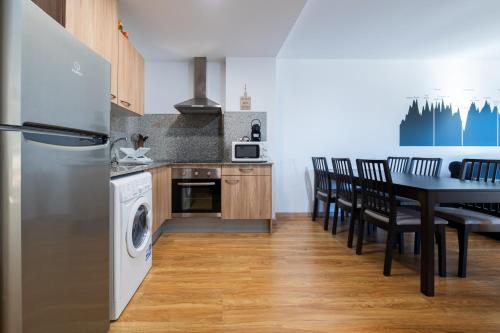 Apartamento moderno El Bosque en Arinsal (Barthe Holidays I Apartamento moderno en Arinsal 4PAX a pie de pistas, balcon con vistas y parking I) in Arinsal