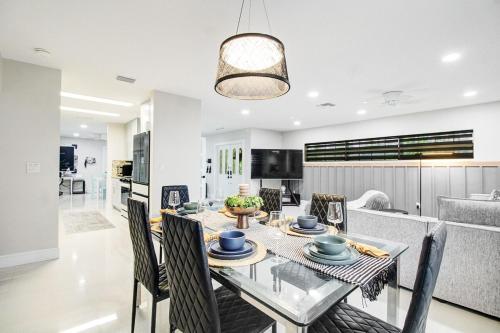 Facilities, Vista Azul Lake Front Home with Hot Tub and Swim Spa, Fishing Dock, Gym, Game Room with Darts, Ping  in Miami Lakes