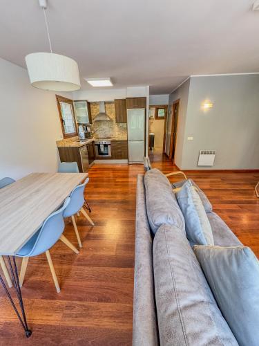 Apartamento Font Blanca en Arinsal (Barthe Holidays I Apartamento moderno 5PAX en Arinsal I Ideal para familias, Parking, Pet friendly I) in Mas de Ribafeta