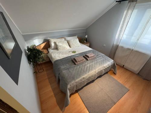 Prostran moderan apartman110 kvadrata u centru- 2 spavaće sobe, parking u dvoristu - Location saisonnière - Jagodina