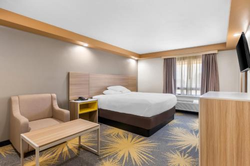 Days Inn by Wyndham Iselin / Woodbridge - image 12