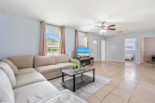 King-Style Retreat - 4 BR - Family Friendly