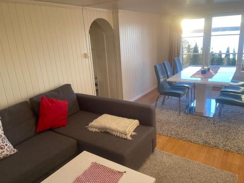 Nice Family Friendly apartment 2 bed Rooms with sea view located in Nordstrand for 5 guests with a garden and grill with sea view just beside the apartment, Oslo (photo 10)