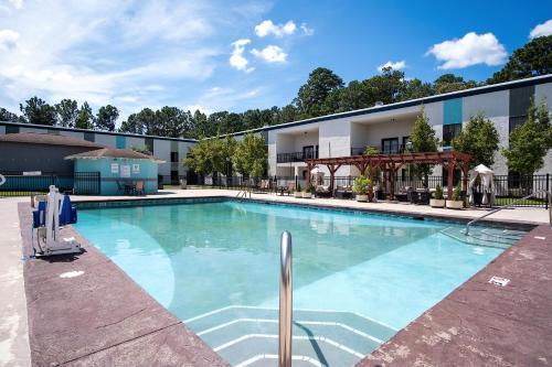 Cottonwood Suites Savannah Hotel & Conference Center - image 11