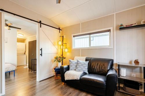 BIG Tiny House in Central Tucson near สวนพฤษศาสตร์ ทูซอน