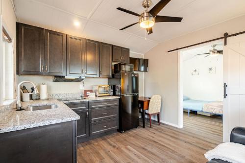 BIG Tiny House in Central Tucson near สวนพฤษศาสตร์ ทูซอน