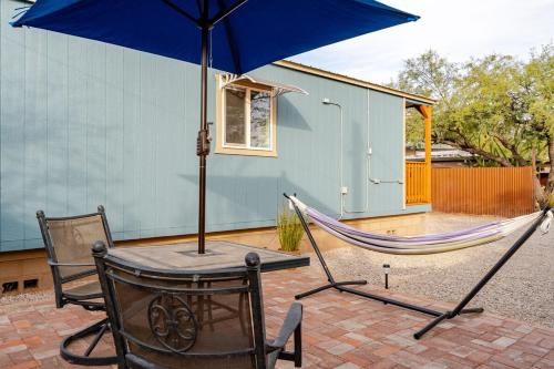 BIG Tiny House in Central Tucson near สวนพฤษศาสตร์ ทูซอน