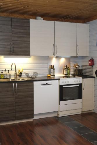 Kitchen, 3ART Retreat - For Nature & Art Lovers in Straumsbukta