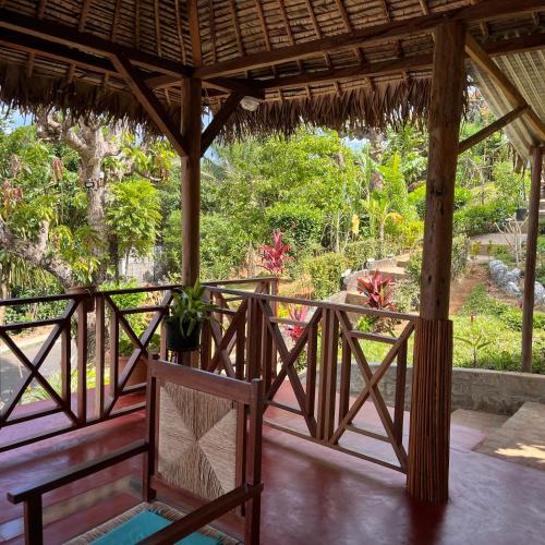 Le Chant des Vagues Île Sainte-Marie Madagascar Oceanfront Ecolodge & Whale Observatory (Le Chant des Vagues Ile Sainte-Marie Madagascar Oceanfront Ecolodge & Whale Observatory) in Ile Sainte Marie