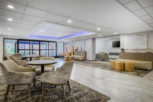 SureStay Plus Hotel by Best Western Chicago Lombard in Lombard, USA