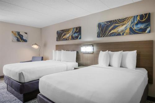 SureStay Plus Hotel by Best Western Chicago Lombard in Lombard, USA