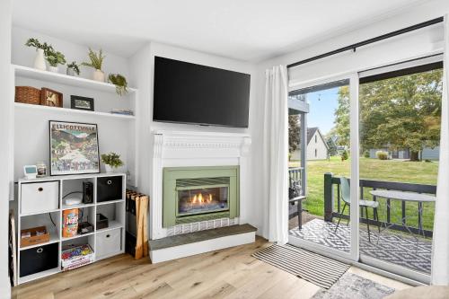 King Bed, Walk or Bike to town, EV, Pets OK in Ellicottville, USA