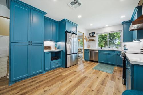 Kitchen, Gmas House 3 BR 2 BA House with fully Fenced Backyard in Clear Lake