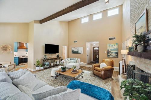 Facilities, Gmas House 3 BR 2 BA House with fully Fenced Backyard in Clear Lake