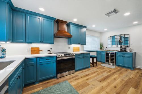 Gmas House 3 BR 2 BA House with fully Fenced Backyard in Clear Lake