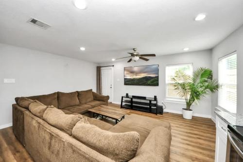 Family Retreat 3 Bedroom Home Events Welcome in East Houston