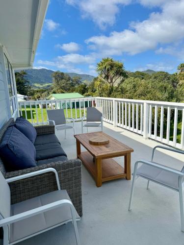 ระเบียง/ชานเรือน, 'Noni's House' Coastal Opononi Hokianga in โอโปโนนี