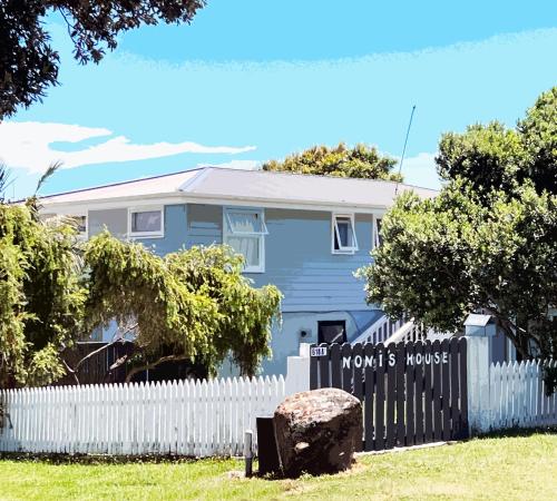 . 'Noni's House' Coastal Opononi Hokianga
