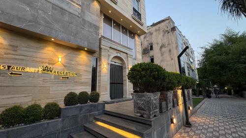 Taj Hotel Premium Residency F-7 Islamabad - image 12