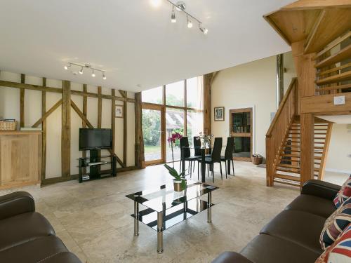Chilsham Barn