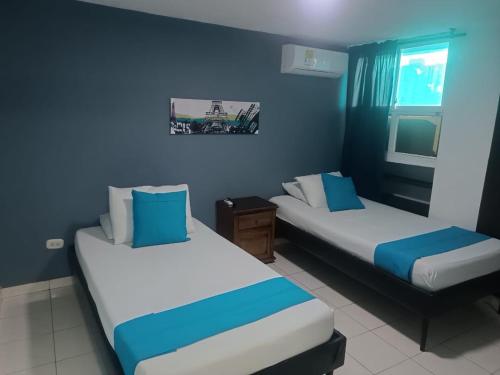 7 twin beds