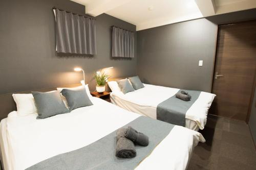 新宿步行15分钟! 厨房和洗衣机齐全! 周边设施多，适合长住