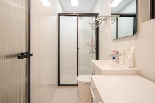 QingYan - Gentle Contemporary Studio with Lounge Corner - image 5