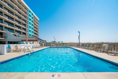 Island Winds East 810 condo near Bahama Bobs Beach Side Cafe