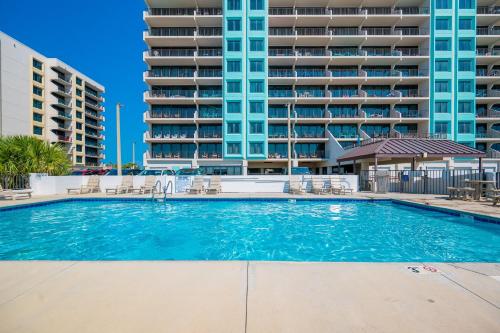 Island Winds East 810 condo near Bahama Bobs Beach Side Cafe