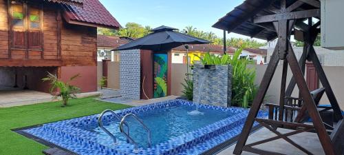 Swimming pool, Homestay Singgah Keluarga Warisan Abg Tam near Allianze University College of Medical Sciences