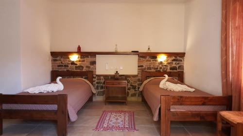 2 bedrooms, 4 beds