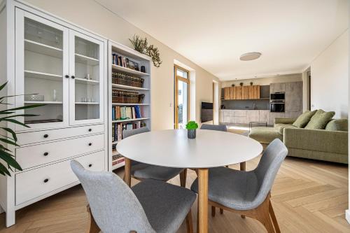Modern city center apartment in Zirmunai eldership
