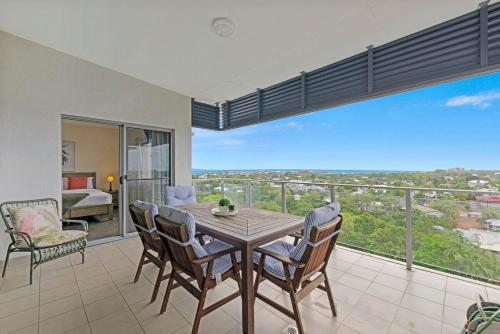 Zen Coastline with pool - balcony dining - sea view